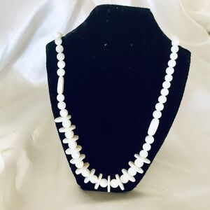 Elegant Mother of Pearl Choker Necklace NWT